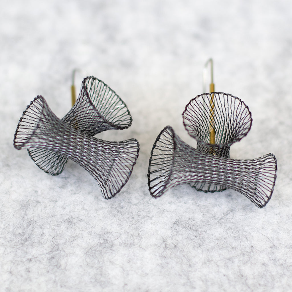 Bongo shaped mesh earrings in charcoal