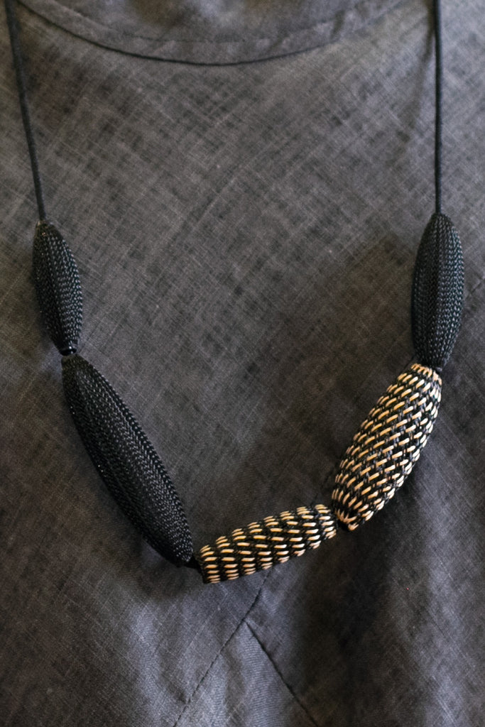Entwined Bronze mesh loop necklace close view