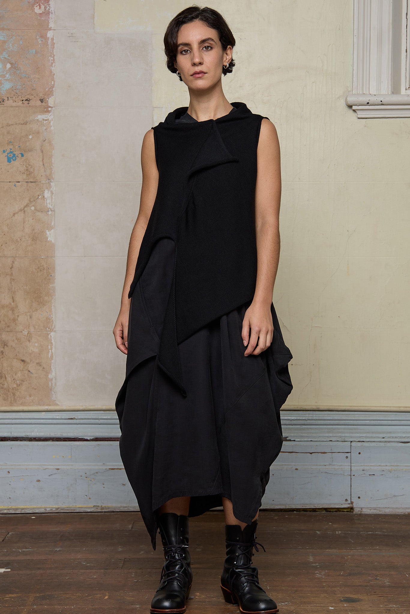Asymmetric Self Curling Vest – Wendy Voon