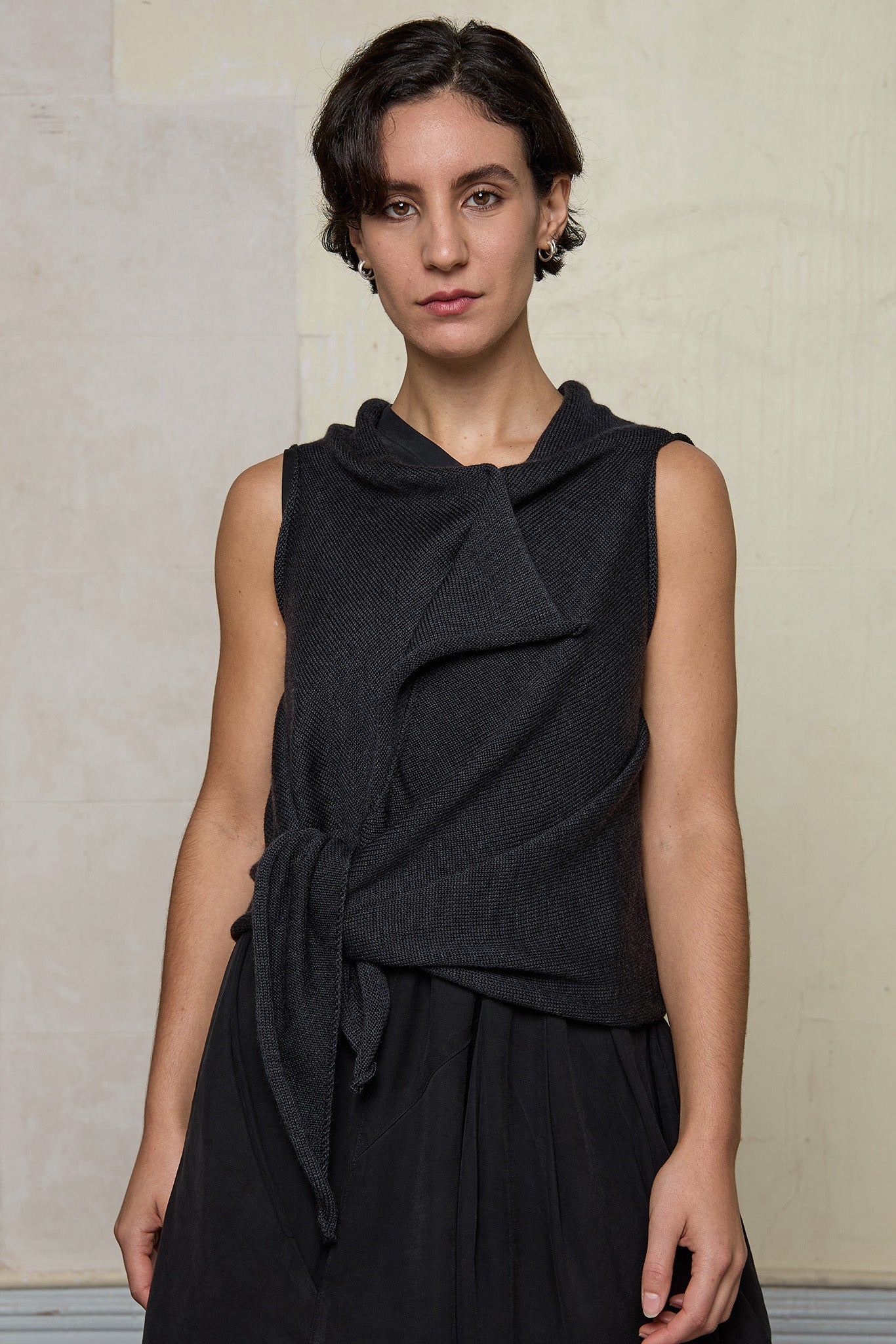 Asymmetric Self Curling Vest – Wendy Voon